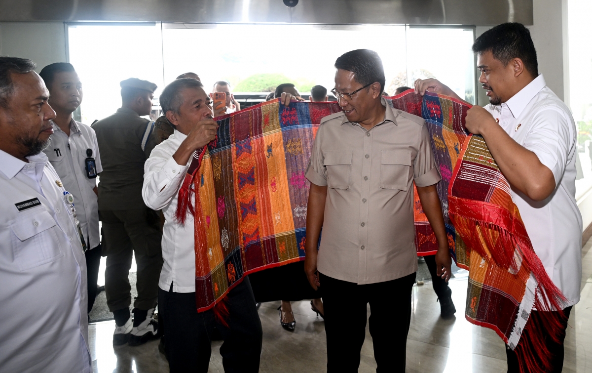 Bobby Nasution Bersama Mehum Resmikan 6.110 Posbankum, Akses Bantuan Hukum Kini Hadir di Seluruh Desa-Kelurahan