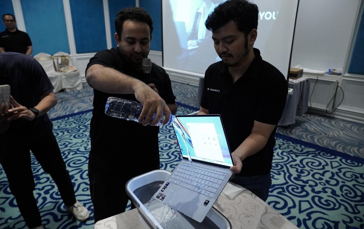 Hancurkan Dominasi Kompetitor, ASUS ExpertBook Ultra Resmi Menjadi Kiblat Baru Laptop Bisnis Flagship
