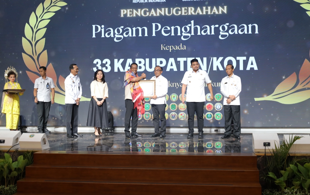 Bentuk Posbankum, Menteri Hukum Beri Penghargaan untuk Pemkab Samosir