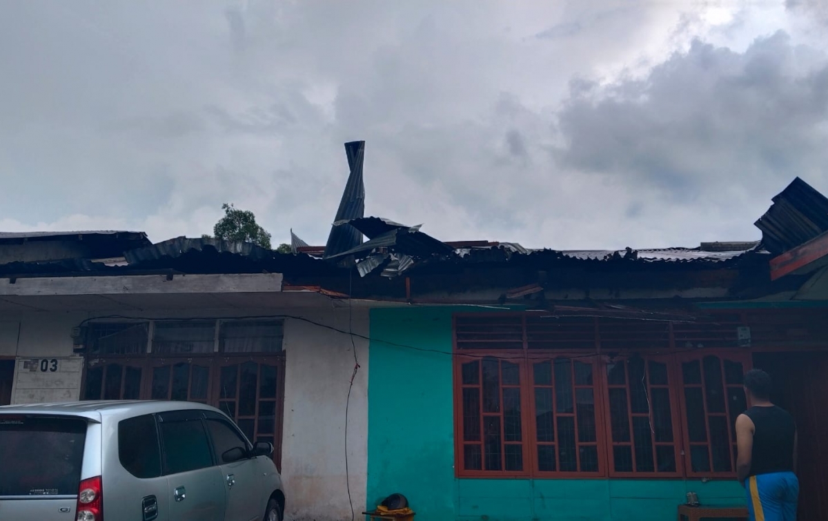 Angin Kencang Rusak Belasan Rumah di Sidikalang