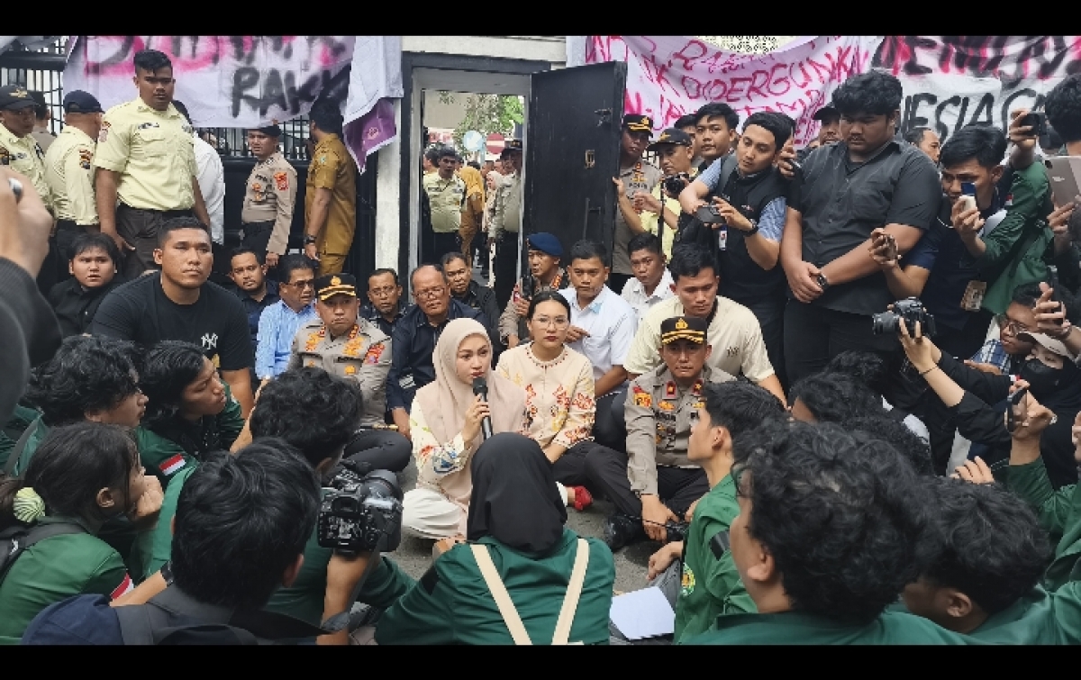 Ketua DPRD Sumut Temui Massa Mahasiswa, Komitmen Kawal Aspirasi ke Pusat