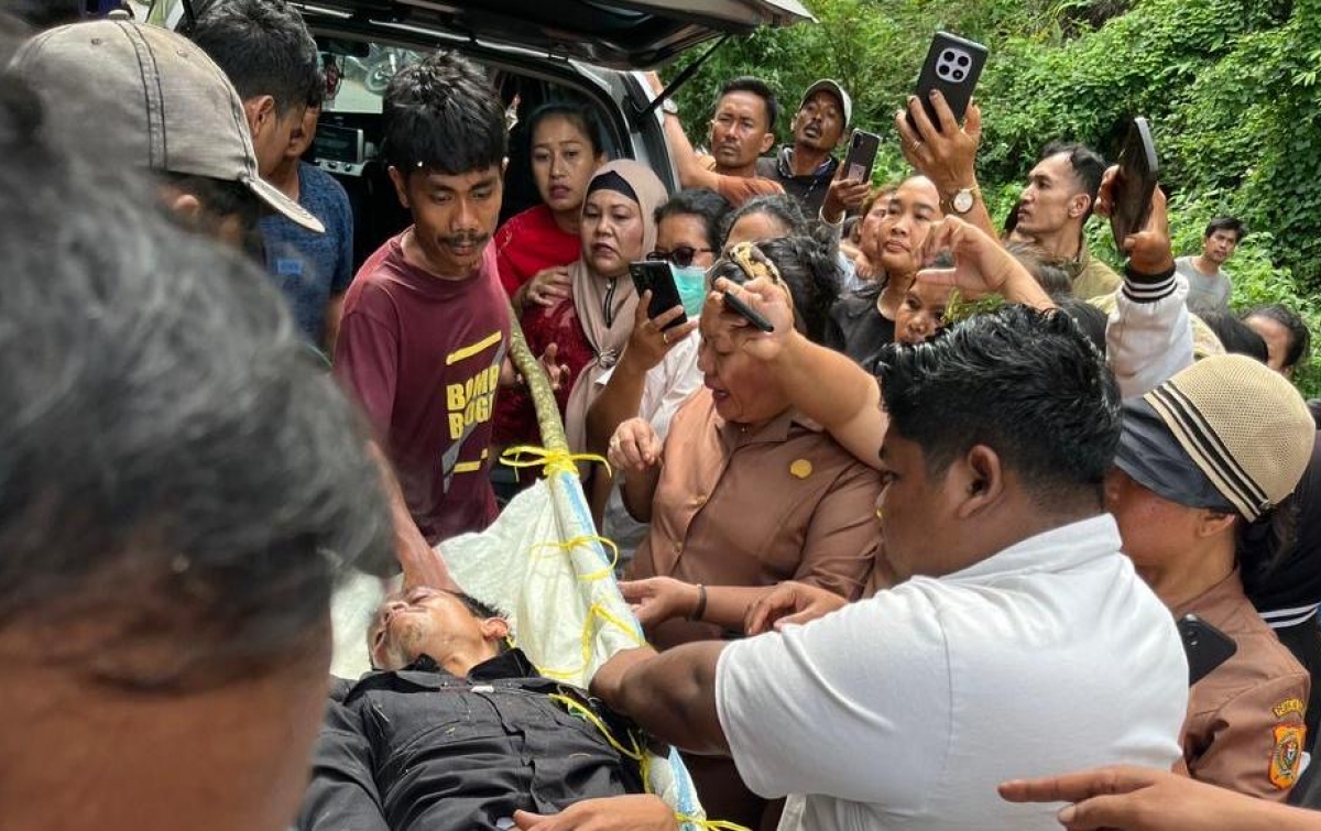 Korban Ambulans Masuk Jurang di Dairi Dievakuasi, Warga Blankejeren