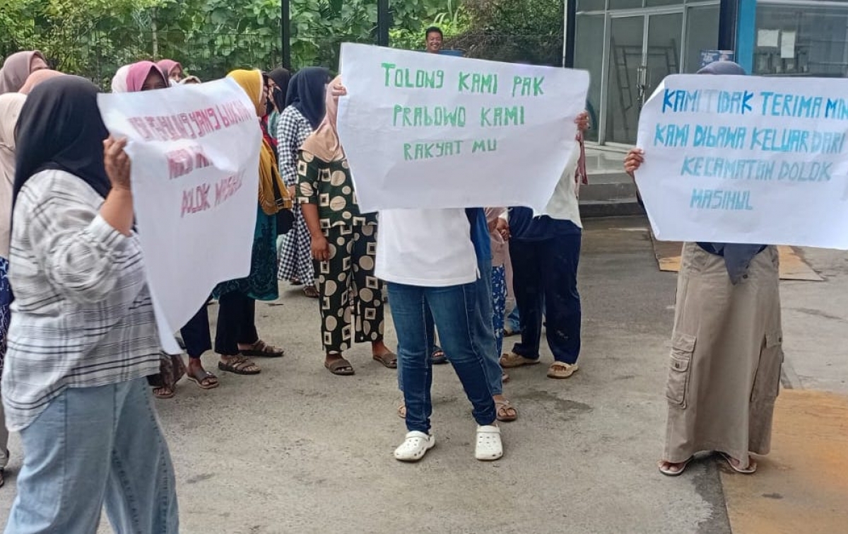 Curiga Minyak Dilarikan ke Luar Daerah, Puluhan Emak-emak Geruduk SPBU Dolok Masihul Protes Kelangkaan BBM