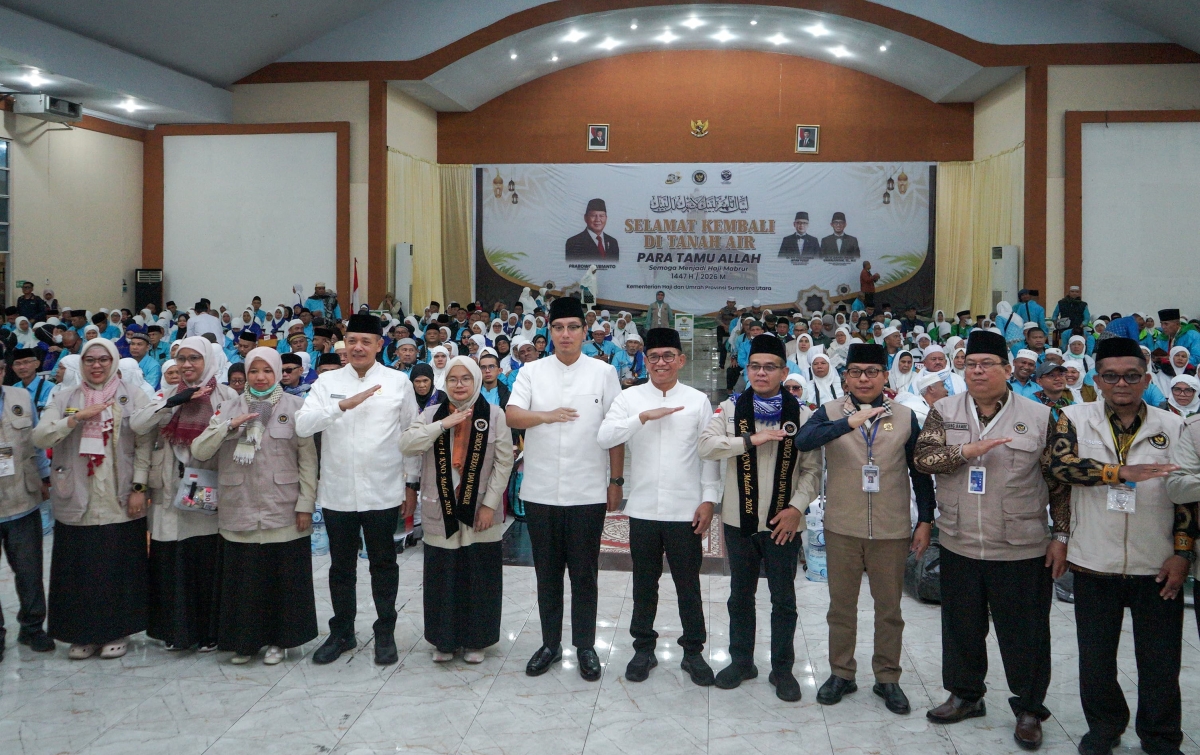 Rico-Zaki Sambut Hangat Kepulangan Jemaah Haji Kloter 14