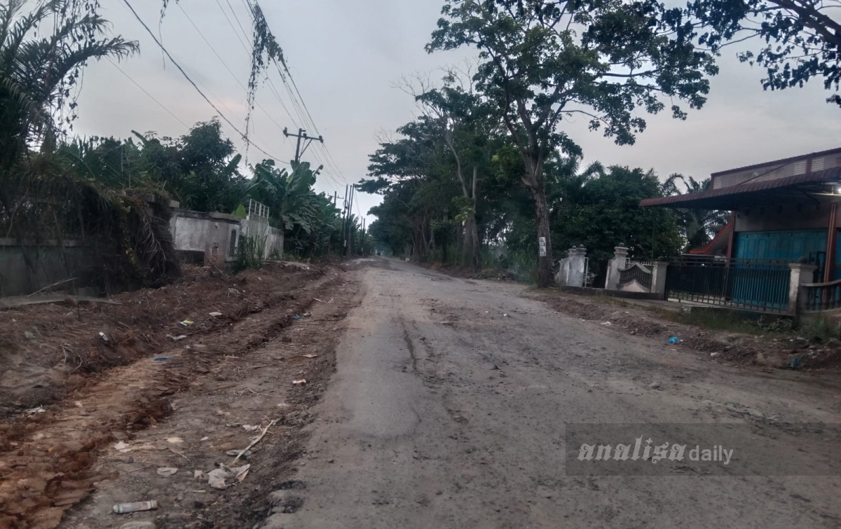 Akhirnya! Jalan Seirampah-Tanjung Beringin yang Mirip 'Kubangan Kerbau' Mulai Diperbaiki, Telan Dana Rp 14,8 Miliar