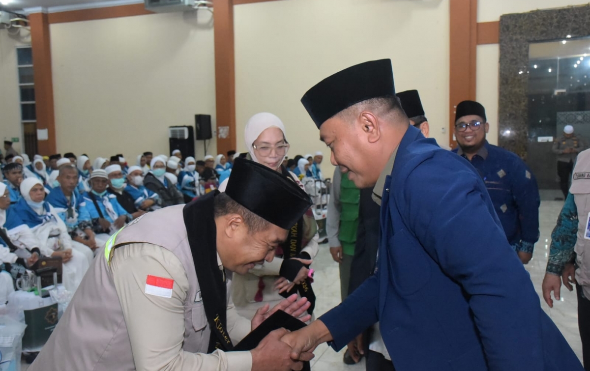 Wabup Deli Serdang Sambut Kepulangan Jemaah Haji Kloter 15