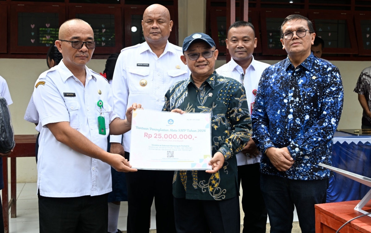 Kemendikdasmen Salurkan Starlink bagi Sekolah 3T di Nias Utara, Perkuat Akses Pendidikan