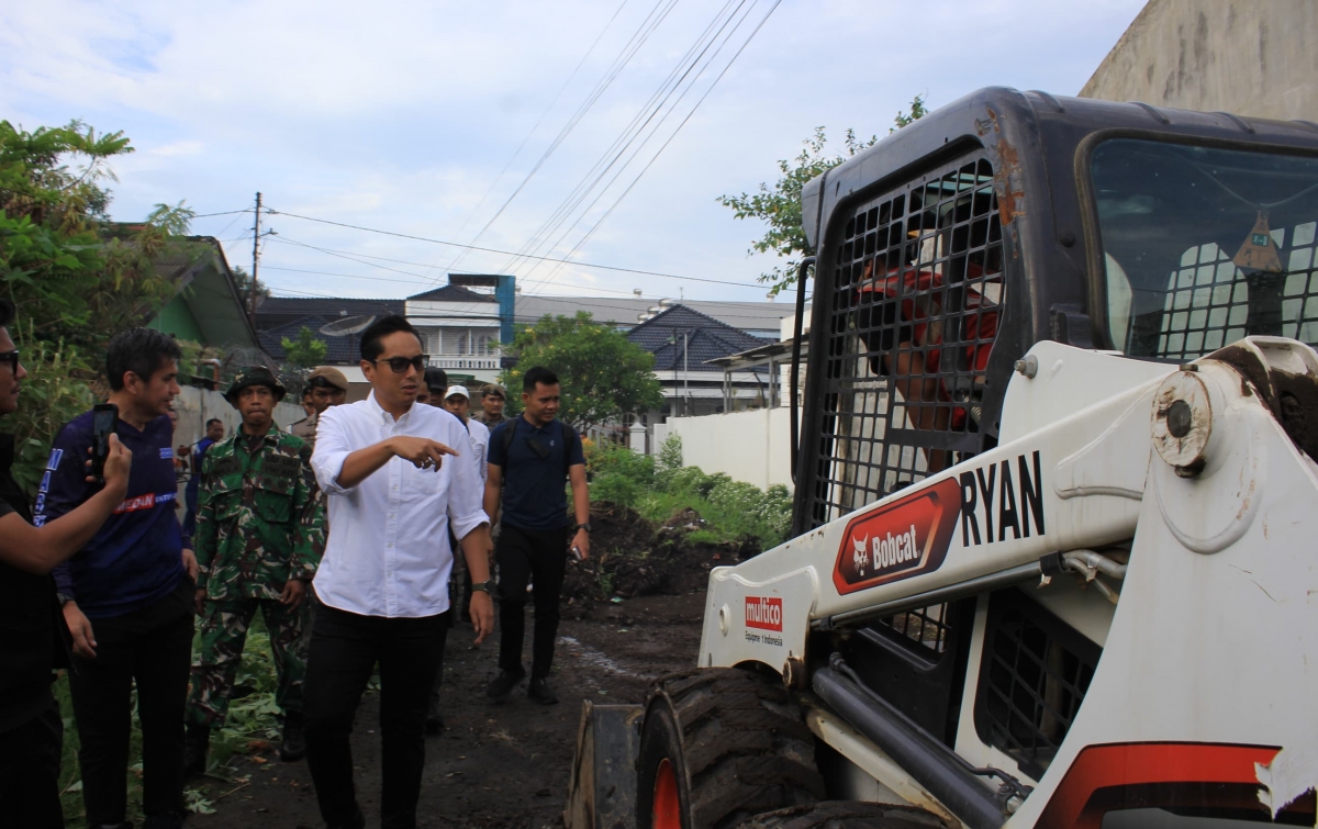 Dengarkan Jeritan Warga Soal Trauma Banjir Hingga LPJU Mati, Rico Waas Instruksikan Perbaikan di Lokasi