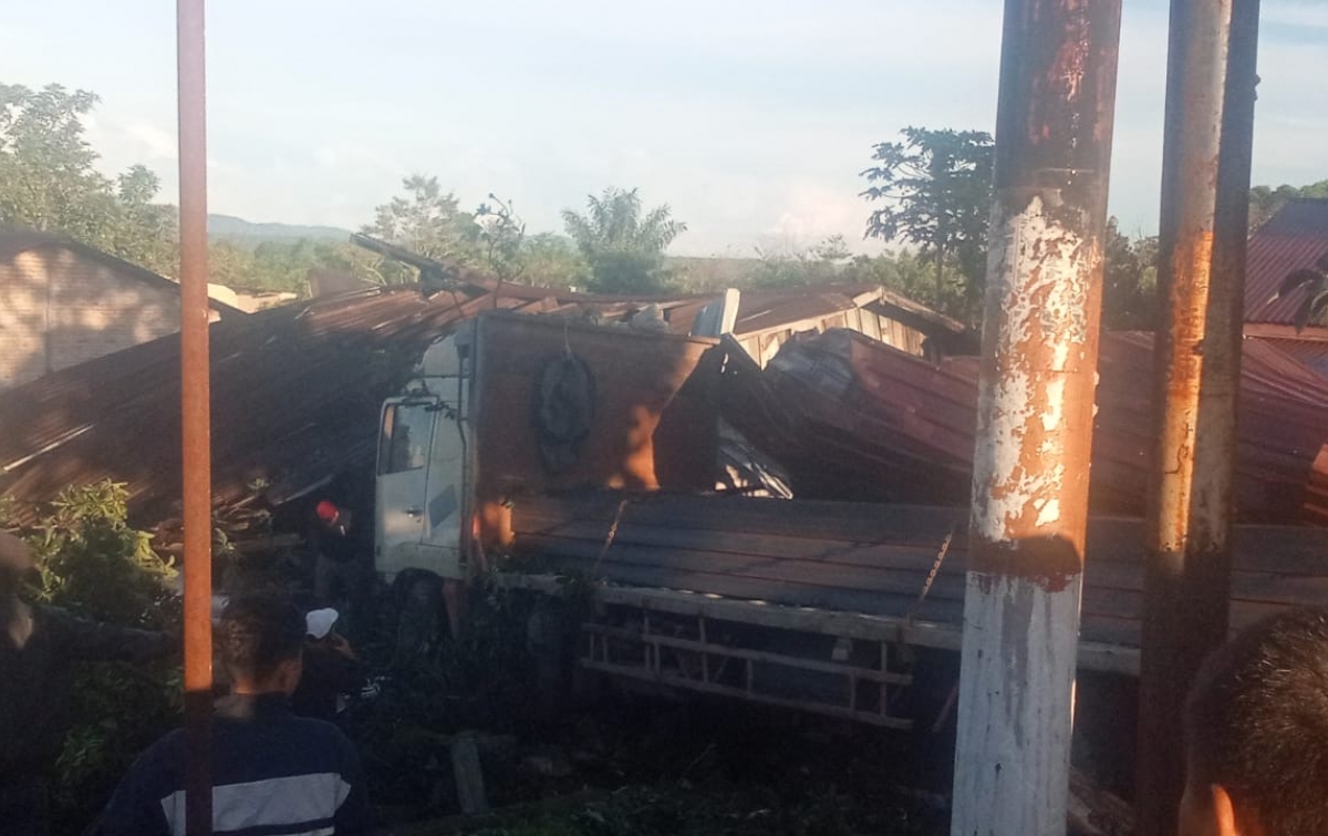 Laka Beruntun di Invaliden Dairi, 2 Tewas, 7 Luka