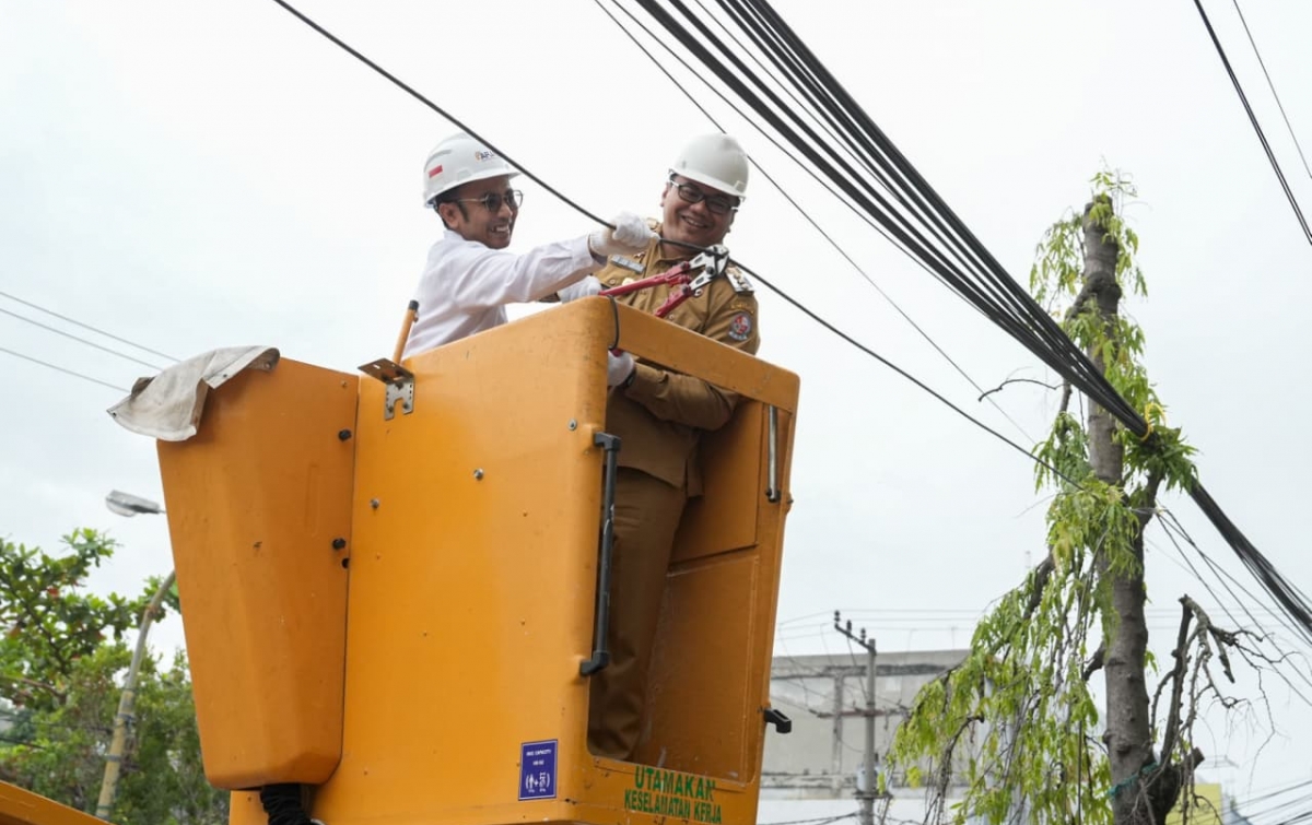Simbol Keseriusan Penataan Kabel Udara, Bupati Deli Serdang Potong Kabel Jaringan Telekomunikasi 