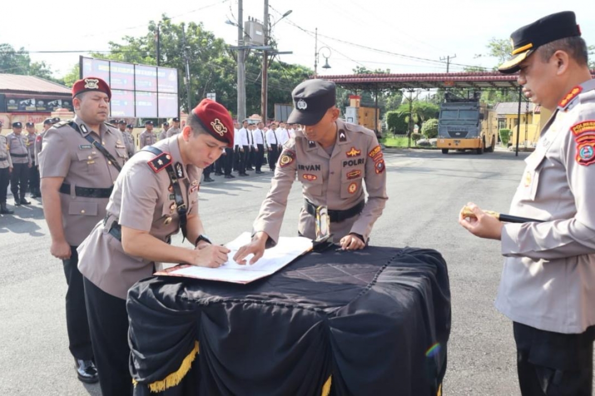 Sertijab Kasat Reskrim Serta 2 Kapolsek Jajaran Polresta Deliserdang