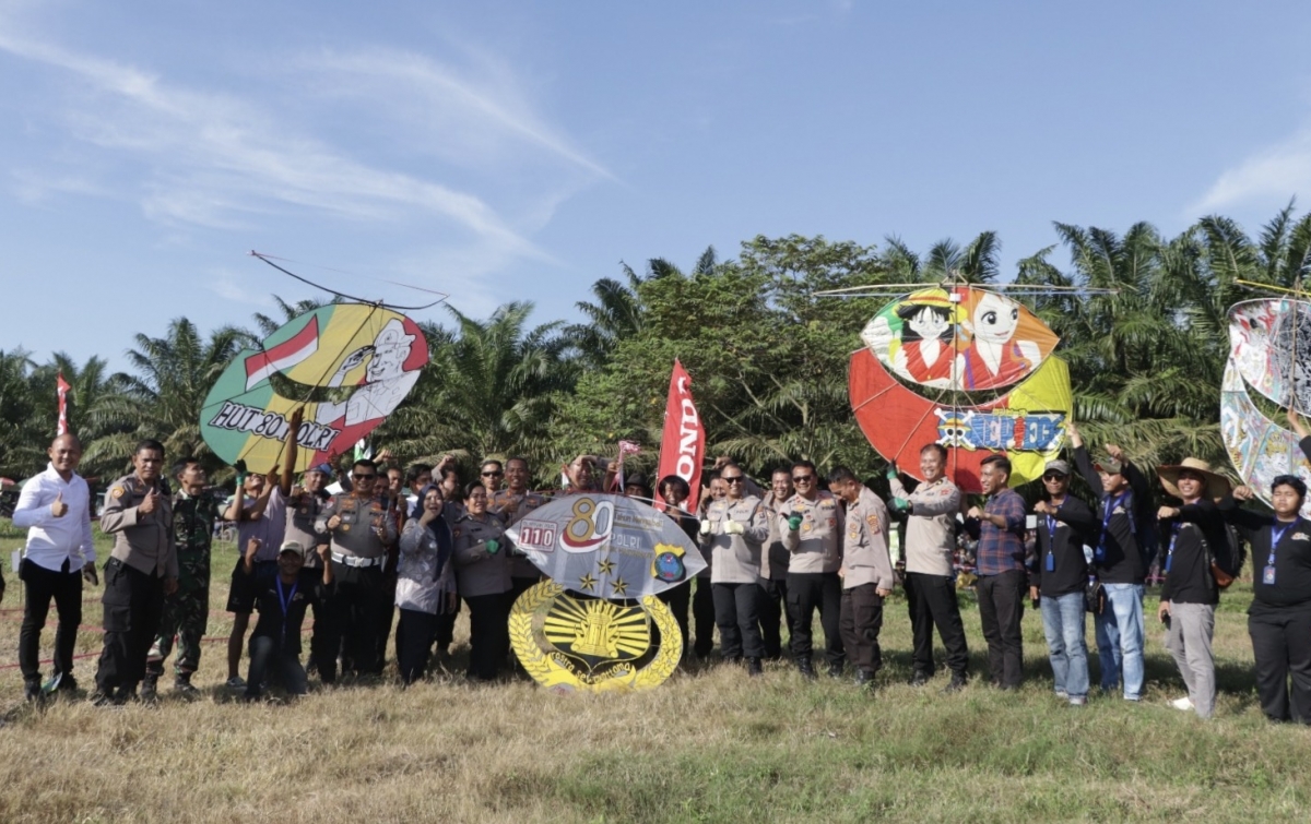 Langit Perbaungan Berwarna! Polres Sergai Gelar Festival Layang-Layang Sambut HUT Bhayangkara ke-80