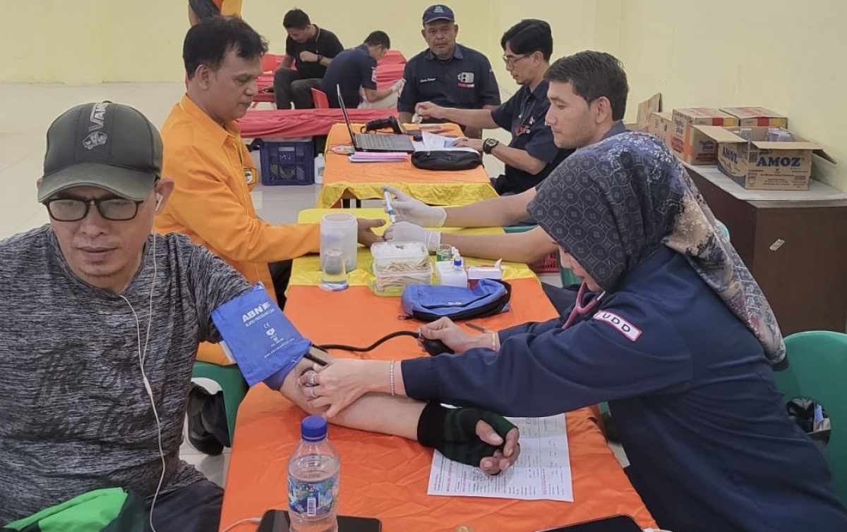 Masyarakat dan Ojol Antusias Ikut Donor Darah KOSGORO Sumut