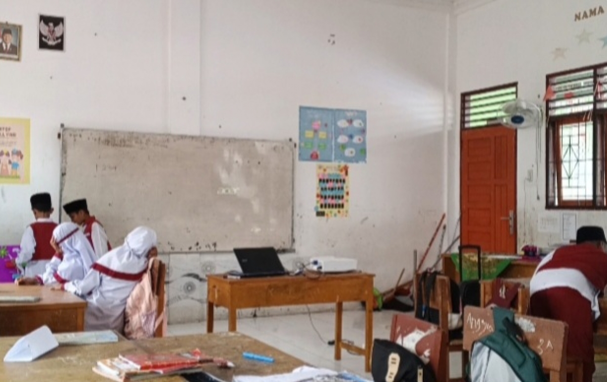 Menyalakan Semangat Belajar Melalui Inovasi Sederhana Hikmatul Masitoh