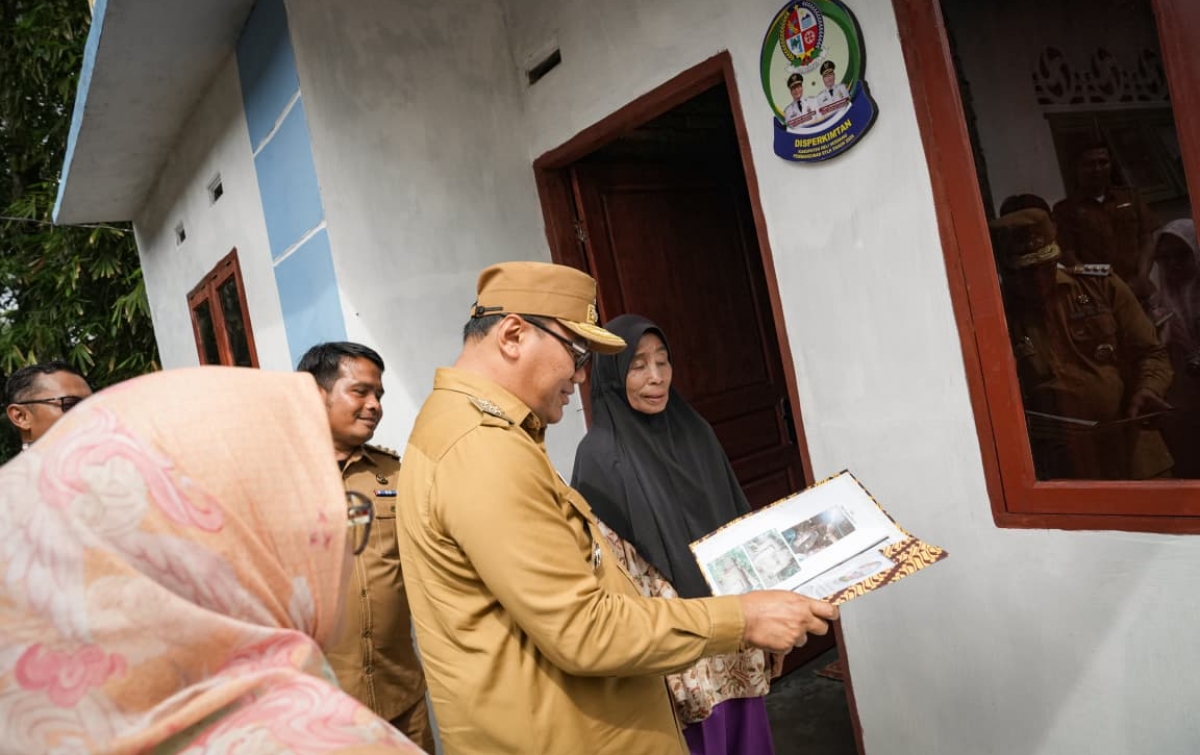 Pasca Renovasi, Bupati Deli Serdang Serahkan Kunci  Program Rumah Tidak Layak Huni