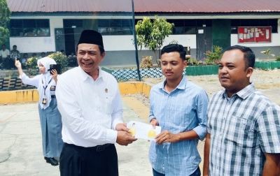 Aswin Parinduri Tunaikan Janji, Bantu UKT 26 Siswa SMAN 1 Kotanopan yang Lulus PTN