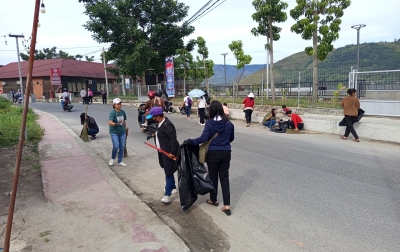 Bumdesma Marsada Tahi Bersama Stakeholder Gelar Aksi Bersih-bersih Massal di Pangururan Dukung Trail of The Kings