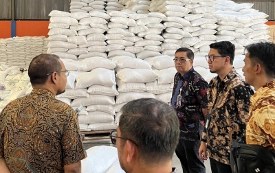 Pastikan Beras Layak Konsumsi, Dewan Pengawas BULOG Turun Langsung Cek Penyaluran Bantuan Pangan di Sumut