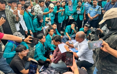 DPRDSU Digoyang Demo, Mahasiswa Unimed Desak DPRD Sumut Lebih Transparan Tindaklanjuti Aspirasi Rakyat