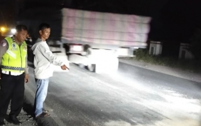 Gagal Menyalip dari Kiri, Pengendara Vega Tewas di Tempat Usai Tabrak Belakang Truk di Perbaungan