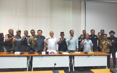 Warga Air Joman Minta Perbaikan Jalan, Yahdi Siap Kawal di Anggaran