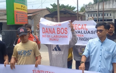 APDESU Unjuk Rasa, Desak Kejari Usut Dugaan Penyimpangan Dana BOS SDN 01 Labuhan Ruku