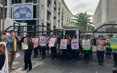 Sejumlah Massa Persoalkan Anggaran DPRD Sumut