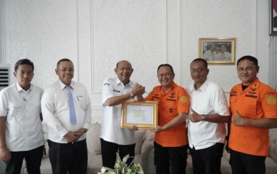 Dedikasi dan Kontribusi Dalam Penanganan Banjir Langkat, Afandin Raih Penghargaan Basarnas