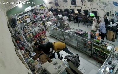 Terekam CCTV: Pria Bermasker Todong Sajam, Rampok Agen BRILink di Seirampah Lalu Kabur Bawa Segepok Uang