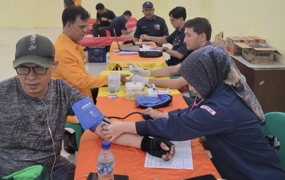 Masyarakat dan Ojol Antusias Ikut Donor Darah KOSGORO Sumut