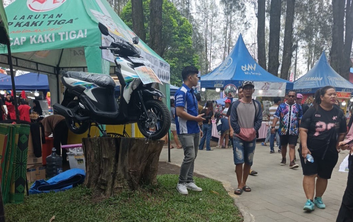 Pengunjung GenZ Festival Bunga & Buah Marching Band Competition 2026 Kagumi Fitur Yamaha Gear Ultima