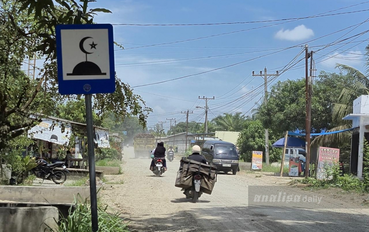 Minim Penyiraman, Proyek Peningkatan Jalan di Sergai Dikepung Debu: Warga Resah, Omzet UMKM Tiarap