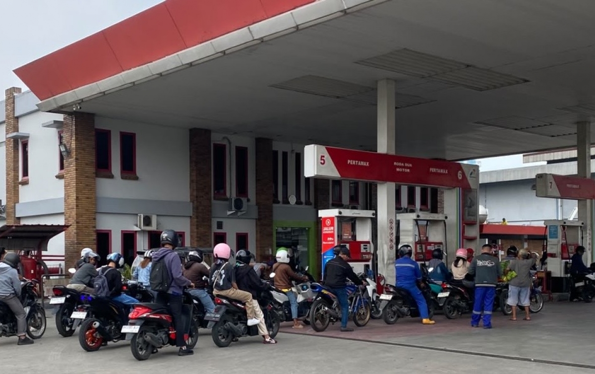 Antrean Panjang BBM di SPBU Bisa Picu Volatilitas Harga Pangan dan Menekan Daya Beli