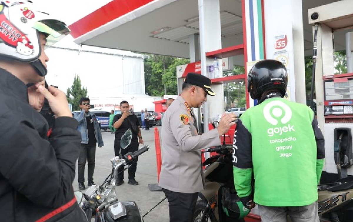 Kapolrestabes Medan Kawal Langsung Distribusi BBM, 11 Unit  Mobil Tangki Dikawal Sampai Ke SPBU