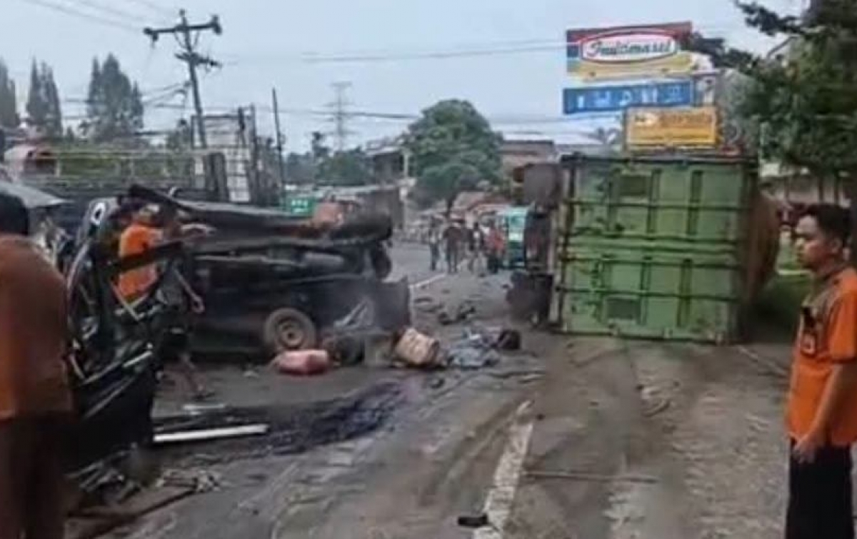Niat Antar Anak Kuliah, Suami Istri Asal Dairi Tewas dalam Tabrakan Beruntun di Sibolangit