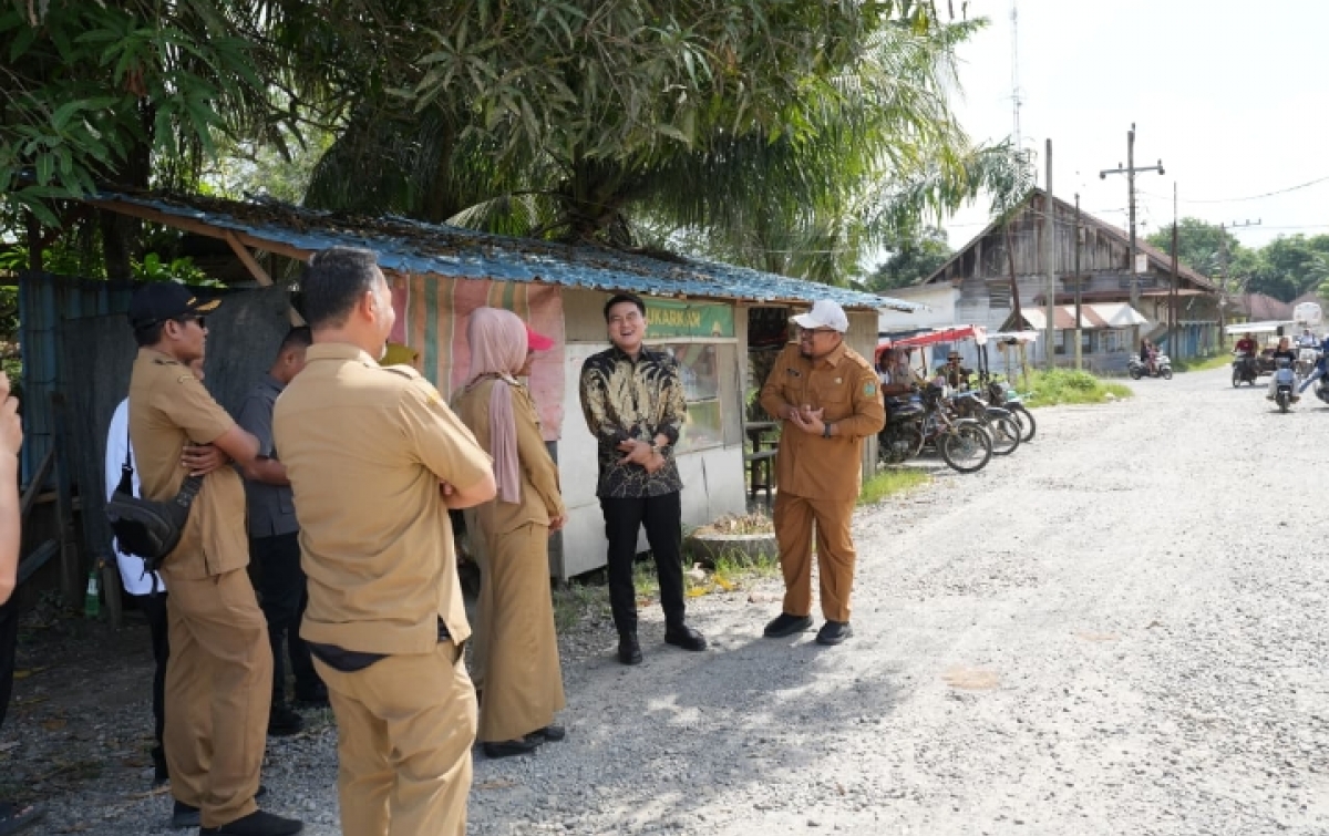 Ricky Anthony Ajak OPD Tinjau Jalan Provinsi di Pangkalan Susu