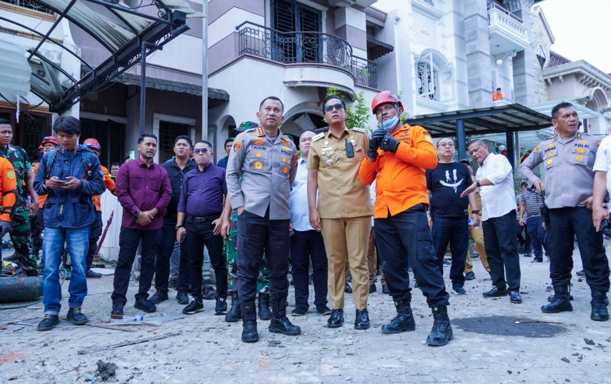 Rico Waas Kerahkan Alat Berat dan Tim Medis Tangani Ledakan di Perumahan Grand Polonia