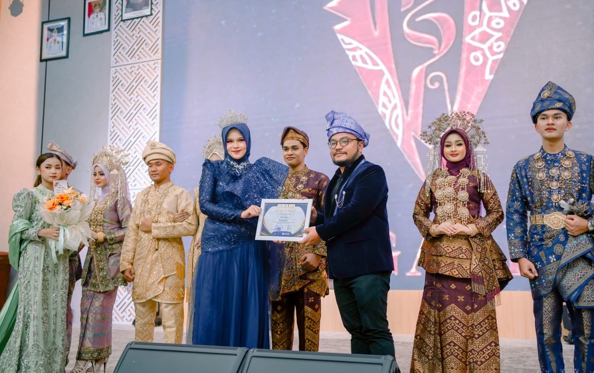 Gaya Busana Adat Melayu Go Modern! BSP Gallery Edukasi Gen Z Lewat Fashion Show Budaya