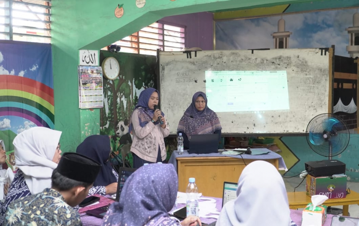 Dosen UMN Al-Washliyah Medan Gelar Pelatihan Pembuatan E-Module Berbantu Canva bagi Guru MIS Al-Marwa Medan