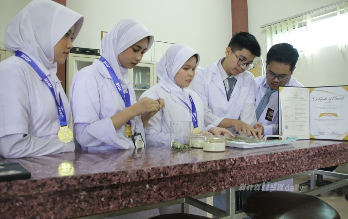 Guru dan Siswa YPSA Medan Ciptakan Bioplastik Sanseplast,  Raih Medali Emas di Japan Idea Invention Expo