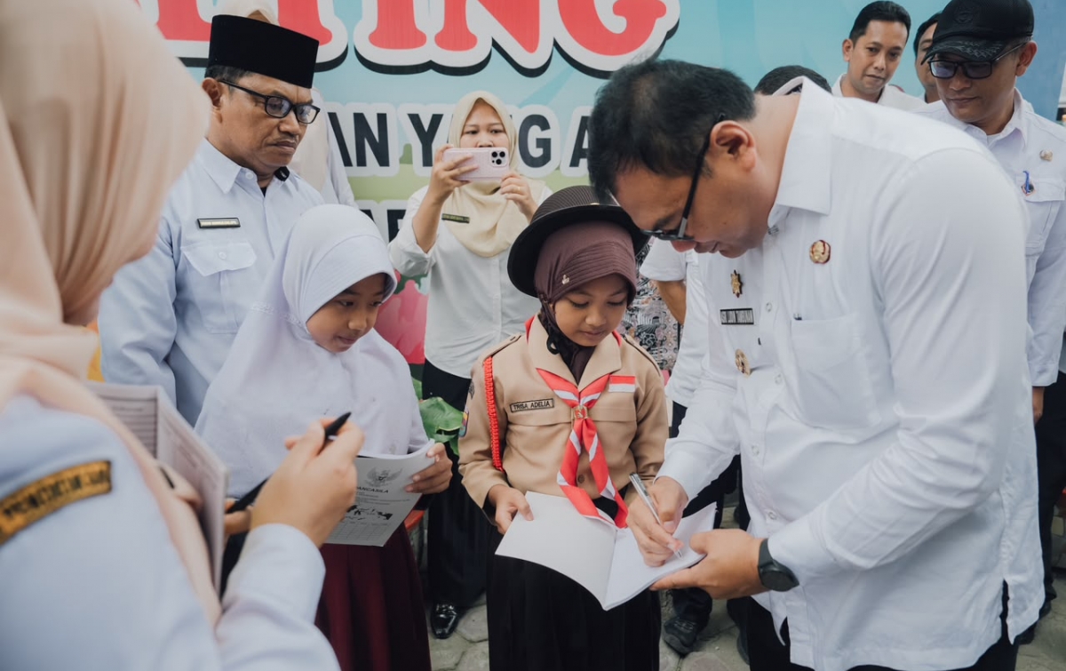 Bupati Tinjau Pembangunan Ruang Kelas Baru SD Negeri 101921 Karang Anyar