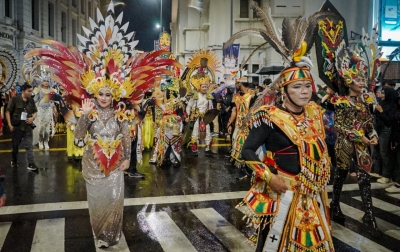 Diguyur Hujan, Karnaval Nusantara APEKSI ke-XVIII Medan Tetap Memukau dan Spektakuler