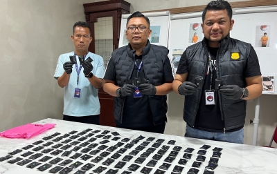Sembunyikan 128 'Pod Getar' Narkoba di Bawah Bantal Hotel, Kurir Jaringan Malaysia Diringkus