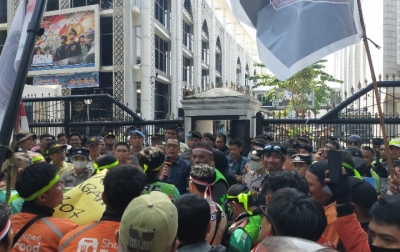 Ratusan Driver Ojol Datangi DPRD Sumut Minta Segera Sahkan UU Transportasi Online