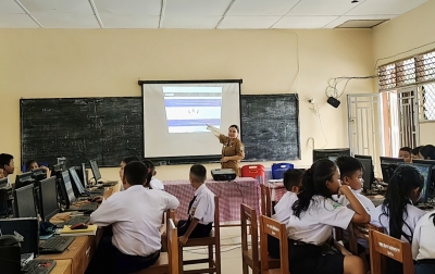 Transformasi Kelas Informatika Berbasis Literasi Digital ala Rina Monalisa Purba