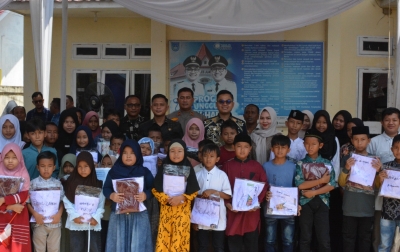 284 Yatim Piatu Dapat Seragam Sekolah Gratis
