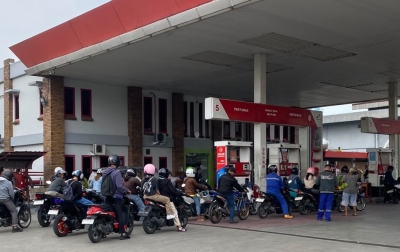 Antrean Panjang BBM di SPBU Bisa Picu Volatilitas Harga Pangan dan Menekan Daya Beli