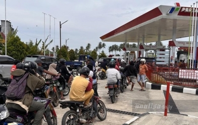 Antrean BBM di SPBU Jalan Sultan Serdang Membengkak, Warga: Penderitaan Kami Lengkap