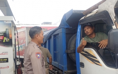 Polisi Kawal dan Jaga Penyaluran BBM di Sumut