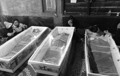 3 Jasad Korban Laka Maut Sibolangit Disemayamkan Berjejer, 4 Anak Masih Sekolah